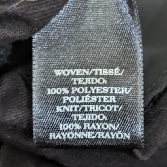 Ann Taylor black keyhole tank - Picture 3 of 5